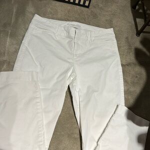 Old Navy pixie size 6 medium fit white jeans Pre love Pre worn.